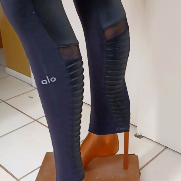 alo Yoga Moto Style Leggings - Picture 3 of 5